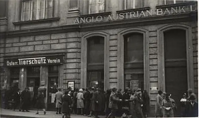 تجمع مردم بیرون از بانک Anglo اتریش، وین - ۱۹۲۱